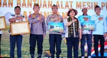 Kapolri Jenderal Polisi Listyo Sigit Prabowo memimpin penanaman bawang putih serentak di Sembalun Lombok Timur