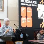 Kepala Biro Humas KPK Yuyuk Andriati Iskak bersama jajaran Pemprov Sulut dalam workshop komunikasi publik di Manado