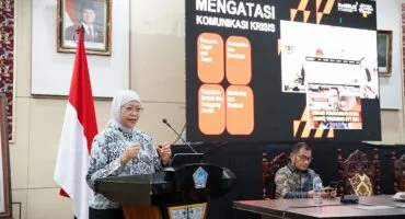Kepala Biro Humas KPK Yuyuk Andriati Iskak bersama jajaran Pemprov Sulut dalam workshop komunikasi publik di Manado