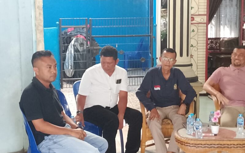 Mediasi warga RT 002 Kelurahan Tanjungbatu Kota bersama Lurah dan perwakilan PT Tower Bersama Group.