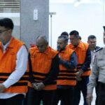 Penahanan tersangka kasus dugaan korupsi pengadaan iklan Bank BJB oleh KPK di Gedung Merah Putih.