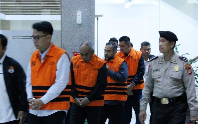 Penahanan tersangka kasus dugaan korupsi pengadaan iklan Bank BJB oleh KPK di Gedung Merah Putih.