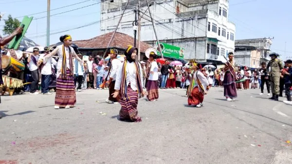 Peserta karnaval HUT ke 81 RI tingkat umum di Kecamatan Kundur Kabupaten Karimun