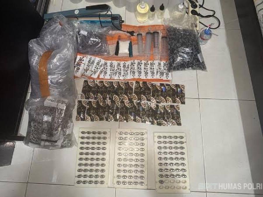 Diiming-imingi Upah Puluhan Juta, Tiga Peracik Vape Etomidate di Kos-kosan Diciduk Bareskrim Polri