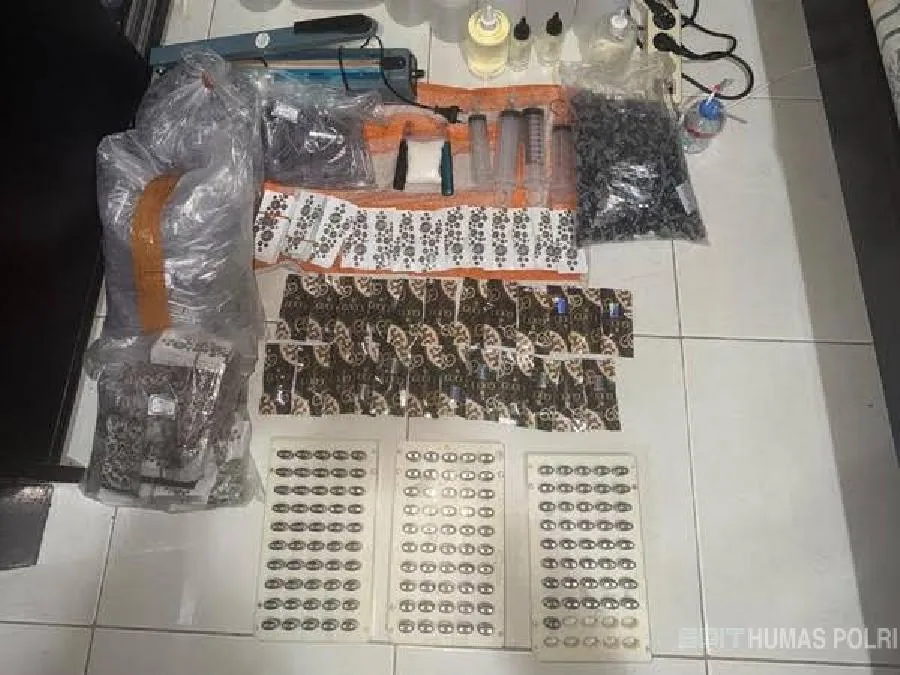 Diiming-imingi Upah Puluhan Juta, Tiga Peracik Vape Etomidate di Kos-kosan Diciduk Bareskrim Polri