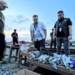 Petugas kepolisian membongkar barak narkoba di bantaran rel Tembung Medan