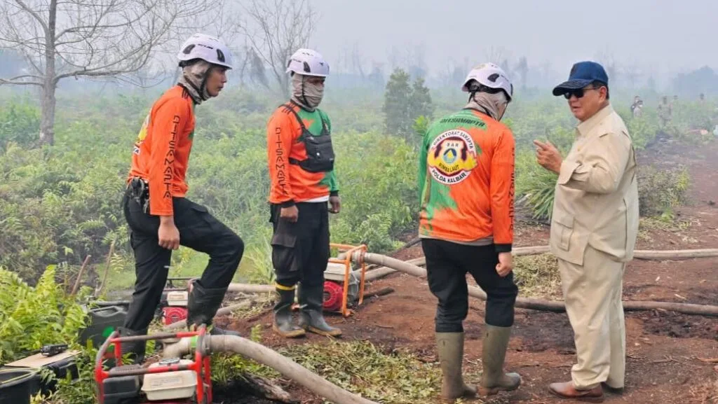 Turun Langsung ke Titik Api Karhutla Kalbar, Prabowo Instruksikan Gerak Cepat