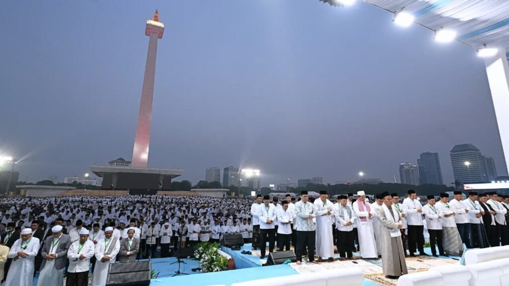 Pembuka HUT Ke-81 RI, 100 Ribu Jemaah Padati Zikir dan Doa Kebangsaan di Monas