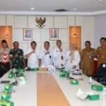 Sekda Batam Firmansyah memberikan pemaparan dalam rapat koordinasi pemanfaatan IKD bersama Kemenko Polkam di Batam.