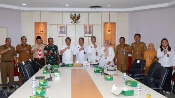 Sekda Batam Firmansyah memberikan pemaparan dalam rapat koordinasi pemanfaatan IKD bersama Kemenko Polkam di Batam.