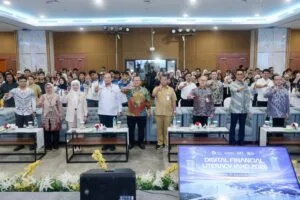 Sekda Kota Batam Firmansyah memberikan sambutan pada acara Digital Financial Literacy di Politeknik Negeri Batam