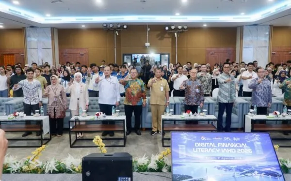 Sekda Kota Batam Firmansyah memberikan sambutan pada acara Digital Financial Literacy di Politeknik Negeri Batam