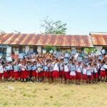 Tim KPK memberikan edukasi antikorupsi kepada siswa SDM Anduwatu di Sumba Timur NTT