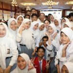 Wali Kota Batam Amsakar Achmad bersama Wakil Wali Kota Li Claudia Chandra saat sosialisasi beasiswa perguruan tinggi
