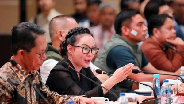 Wali Kota Batam Amsakar Achmad dan Wakil Wali Kota Li Claudia Chandra