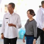Wali Kota Batam Amsakar Achmad dan Wakil Wali Kota Li Claudia Chandra menghadiri silaturahmi guru di Dataran Engku Putri