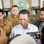 Wali Kota Batam Amsakar Achmad memberikan keterangan pers mengenai KSP Pasar Induk Jodoh