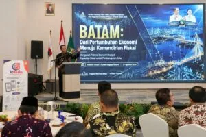 Wali Kota Batam Amsakar Achmad menyampaikan sambutan pada Seminar Rembug Fiskal Komwil I APEKSI 2026 di Nagoya Batam