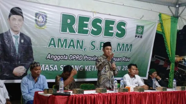 Anggota DPRD Kepri Aman saat menyerap aspirasi warga pada kegiatan reses di Bengkong Sadai Batam