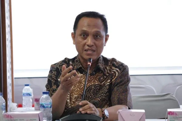 Anggota Komisi IV DPRD Kepri Aman saat menyampaikan pandangan terkait pengawasan TKA dan penyerapan tenaga kerja lokal di Batam