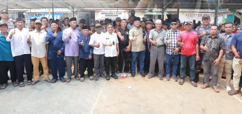 Reses di Pulau Terong Belakang Padang, Ketua DPRD Kepri Iman Sutiawan Kucurkan 18 Paket Pembangunan Hinterland