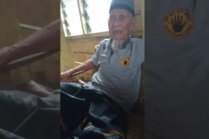 Ketua LAM Kecamatan Jemaja Timur H Syahlan Jaya saat memberikan pandangan terkait niaga buah kepayang