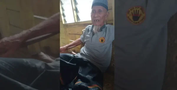 Ketua LAM Kecamatan Jemaja Timur H Syahlan Jaya saat memberikan pandangan terkait niaga buah kepayang