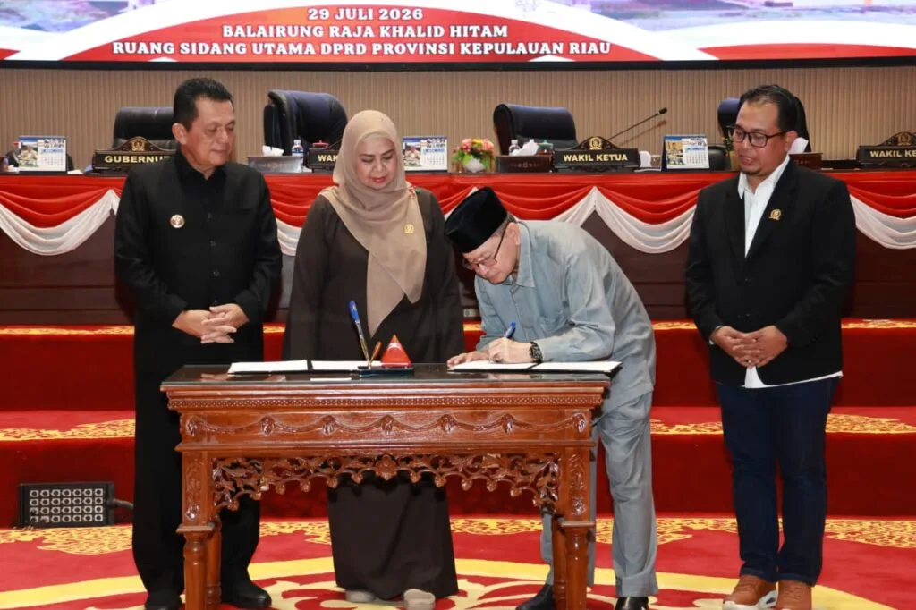 Paripurna DPRD Kepri Sahkan Pertanggungjawaban APBD 2025, Gubernur Ansar Janji Tindak Lanjuti Catatan Banggar