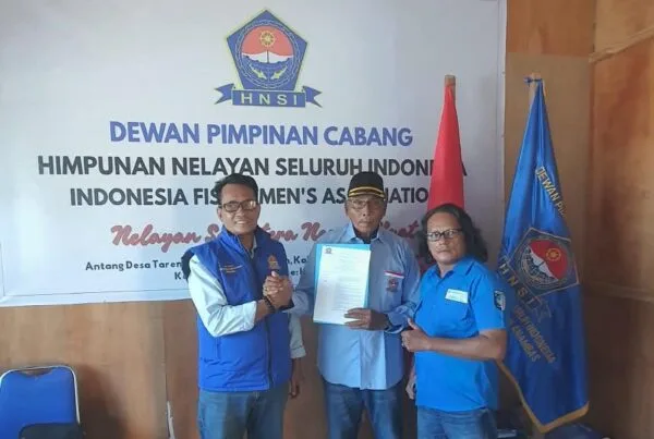 Penyerahan SK PLT Pimpinan Ranting HNSI Siantan Tengah oleh perwakilan DPC HNSI Kepulauan Anambas