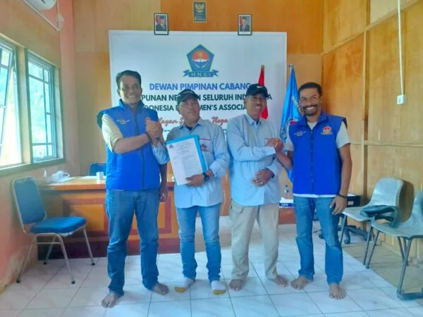 Penyerahan Surat Keputusan (SK) PLT Pimpinan Ranting HNSI Kecamatan Siantan oleh jajaran DPC HNSI Kabupaten Kepulauan Anambas