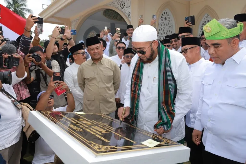 Resmikan Ponpes Nur Iman Madani di Pulau Kasu, Ketua DPRD Kepri Dampingi Ketua MPR RI dan Habib Syekh