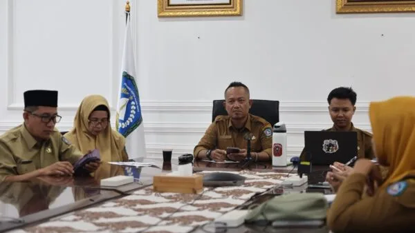 Sekda Kepri Misni memberikan arahan saat pembukaan Bimtek SP4N LAPOR! Provinsi Kepri 2026