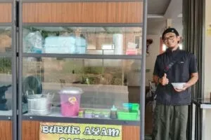 Semangkuk sajian Bubur Ayam Sadulur di Jalan Garuda Tanjungpinang Timur