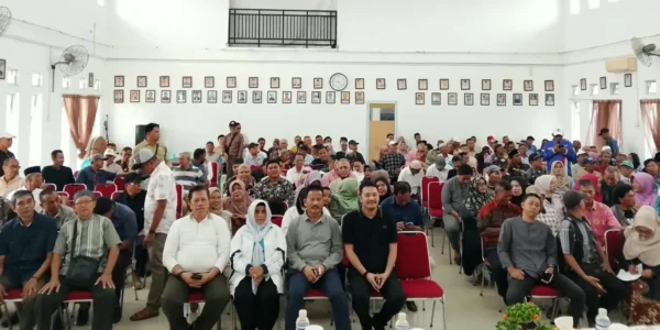 Silaturahmi HMR Randi Zulmariadi dan Hj Rahma bersama pengurus RT RW di Gedung Veteran Tanjungpinang e1789275601348
