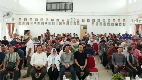 Silaturahmi HMR Randi Zulmariadi dan Hj Rahma bersama pengurus RT RW di Gedung Veteran Tanjungpinang e1789275601348