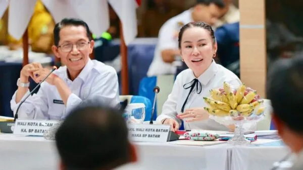 Wali Kota Batam Amsakar Achmad bersama Wakil Wali Kota Li Claudia Chandra