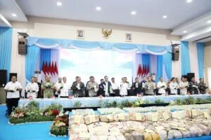 Wali Kota Batam Amsakar Achmad di Polda Kepri terkait pengungkapan 800 kg Ketamine