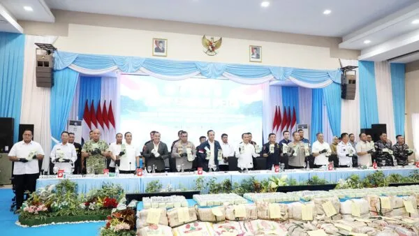 Wali Kota Batam Amsakar Achmad di Polda Kepri terkait pengungkapan 800 kg Ketamine
