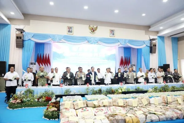 Wali Kota Batam Amsakar Achmad di Polda Kepri terkait pengungkapan 800 kg Ketamine