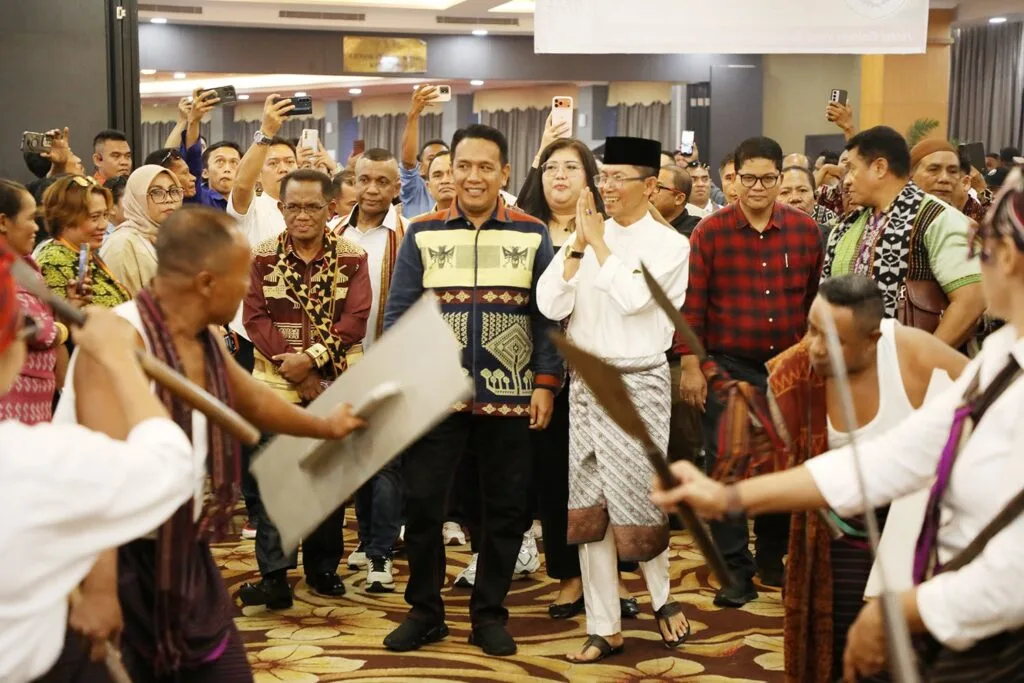 Tekankan Keberagaman Sebagai Kekuatan, Amsakar Achmad Hadiri Mubes PK NTT di Bengkong