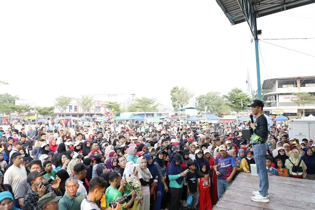 Hadiri Jalan Sehat KFJS di SP Plaza, Wali Kota Amsakar Ajak KAHMI Bersama Membangun Batam
