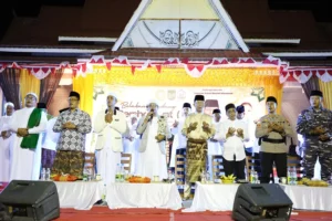 Wali Kota Batam Amsakar Achmad menghadiri Belakang Padang Bershalawat Jilid 2 di Lapangan Indra Sakti