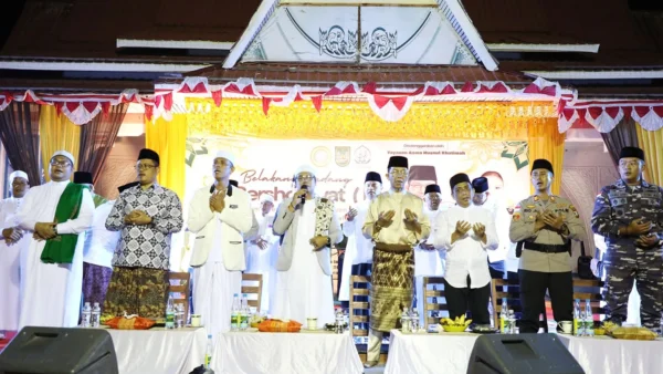 Wali Kota Batam Amsakar Achmad menghadiri Belakang Padang Bershalawat Jilid 2 di Lapangan Indra Sakti