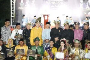 Wali Kota Batam Amsakar Achmad menghadiri penutupan Sembang Budaye LAM di Lapangan Legenda Malaka