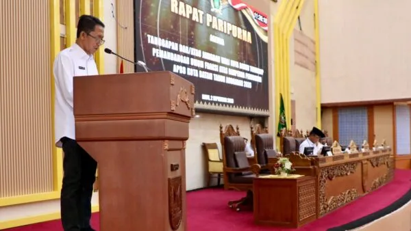 Wali Kota Batam Amsakar Achmad menyampaikan kata sambutan pada Rapat Paripurna Ranperda Perubahan APBD 2026