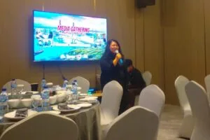 Kepala Kantor Perwakilan BEI Kepri Indra Novita memberikan pemaparan terkait perkembangan IHSG dalam acara Media Gathering bersama pewarta Samudera Kepri dan jurnalis Batam di Baba Seafood Restaurant.