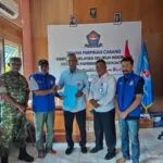 Penyerahan Surat Keputusan (SK) Kepengurusan Pimpinan Ranting HNSI Kecamatan Siantan Utara oleh Sekretaris DPC HNSI Anambas Sabni kepada Arman di Kantor DPC HNSI Anambas
