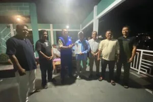 Penyerahan Surat Keputusan (SK) Pengurus Definitif Ranting HNSI Kecamatan Jemaja oleh jajaran DPC HNSI Kepulauan Anambas di Kafe Siantar Nur