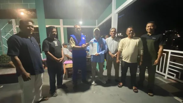 Penyerahan Surat Keputusan (SK) Pengurus Definitif Ranting HNSI Kecamatan Jemaja oleh jajaran DPC HNSI Kepulauan Anambas di Kafe Siantar Nur