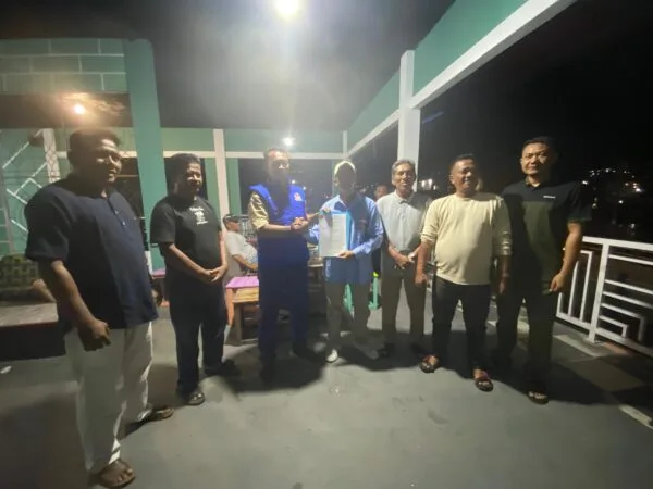 Penyerahan Surat Keputusan (SK) Pengurus Definitif Ranting HNSI Kecamatan Jemaja oleh jajaran DPC HNSI Kepulauan Anambas di Kafe Siantar Nur